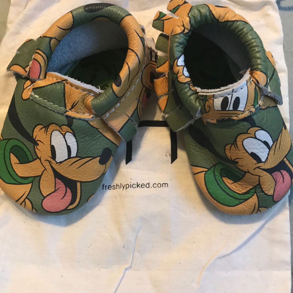 Disney Baby x Freshly Picked Pluto Moccasins Sz 2